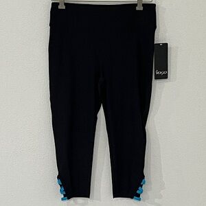 VOGO Capri Leggings Size M NWT